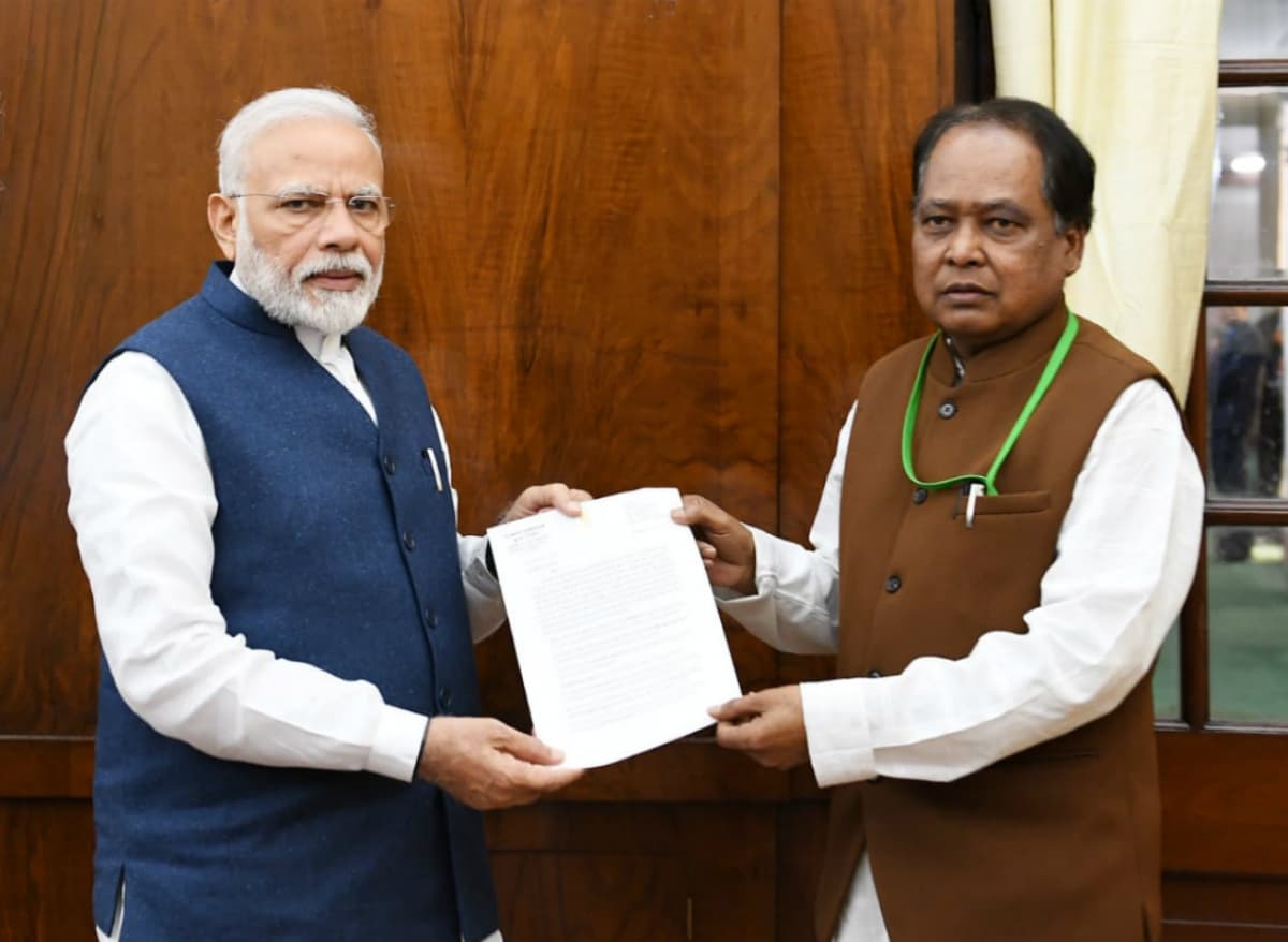 बंगाल के सांसद ने PM मोदी से की शिकायत, राज्य सरकार के कारण आदिवासियों तक नहीं पहुंच रही केंद्र की योजनाएं
