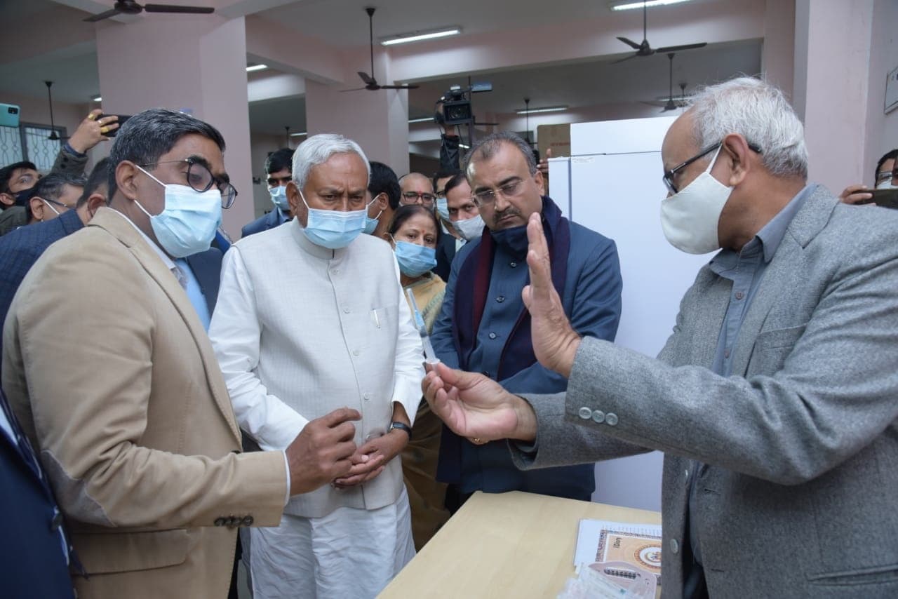 Corona Vaccine : बिहार में इसी महीने शुरू होगा टीकाकरण, सीएम नीतीश कुमार ने कहा- देशी वैक्सीन का होगा उपयोग