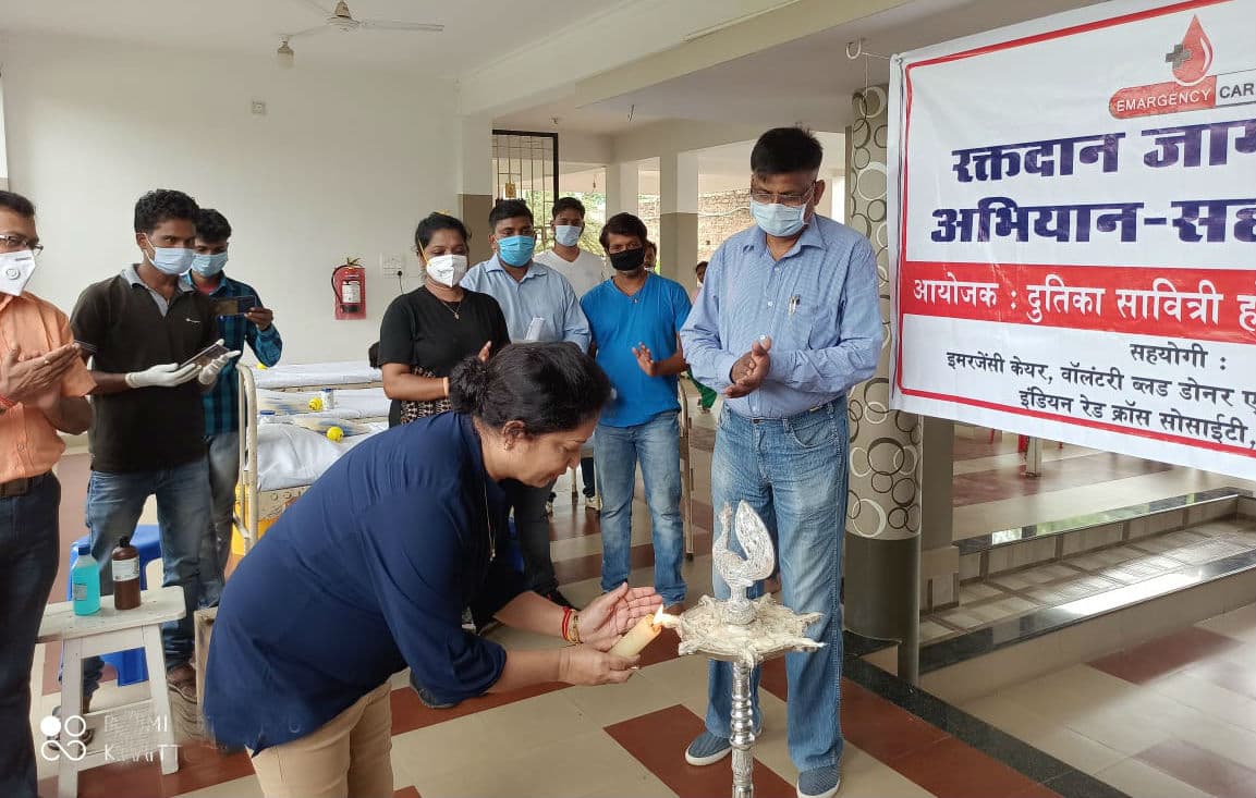 कोरोना संकट के बीच लोहरदगा में 103 लोगों ने किया स्वैच्छिक रक्तदान