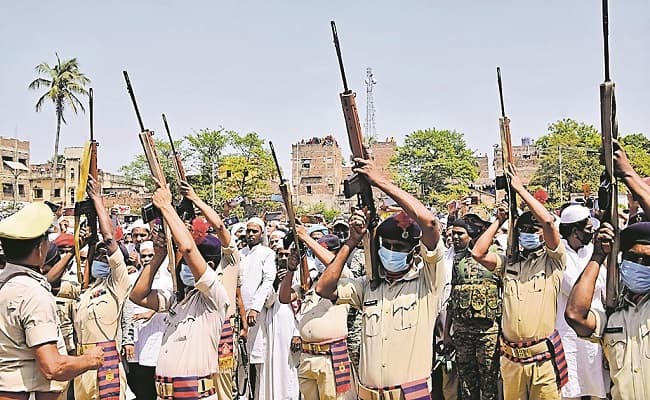 आखिरी सलामी के दौरान फिर फेल हुए हथियार, सोशल मीडिया पर बिहार पुलिस की हुई किरकिरी, जानें पूरा मामला