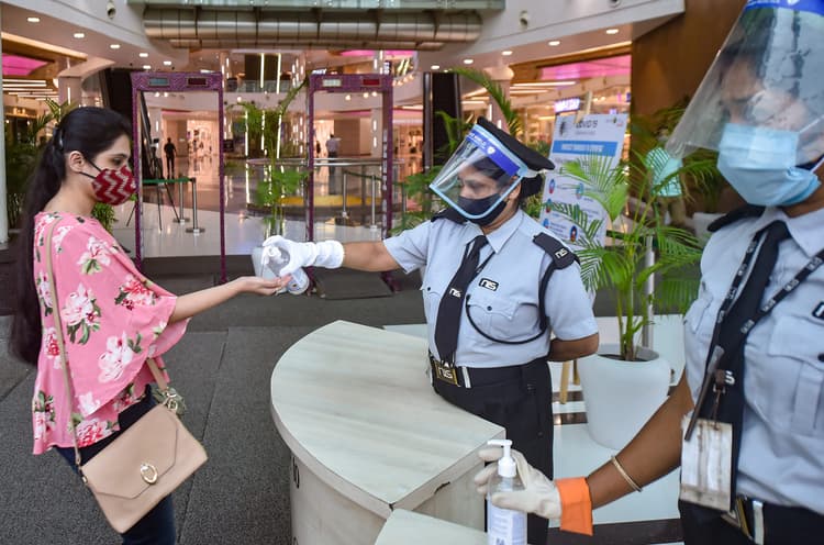 Bengal Coronavirus News Today: बंगाल में पाबंदियों में राहत के बाद खुले शॉपिंग मॉल, बार व रेस्तरां