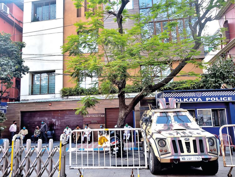 पीएम मोदी की बंगाल यात्रा से पहले अवैध कोयला खनन मामले में अभिषेक की पत्नी से पूछताछ करने पहुंची सीबीआइ