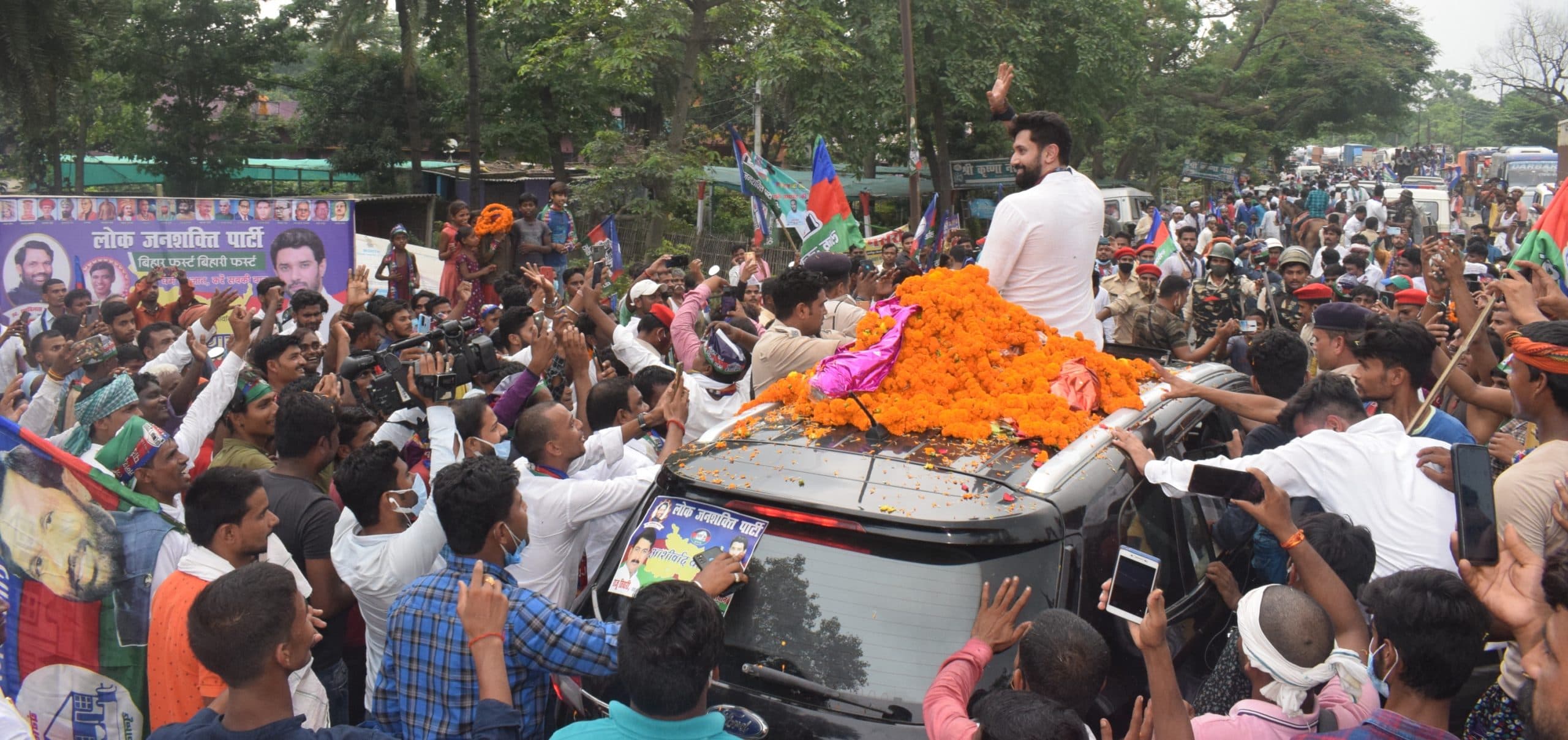 चाचा के गढ़ में चिराग की हुंकार, कहा -पापा की कर्मभूमि है हाजीपुर, आशीर्वाद का हाथ सर से मत उठने दीजियेगा