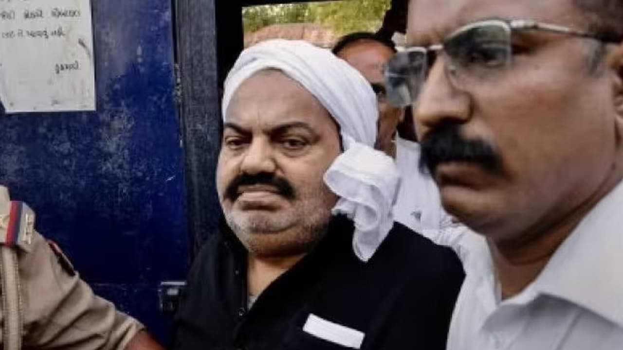 Atique Ahmed: माफिया अतीक चार साल बाद पहुंचा प्रयागराज, सुप्रीम कोर्ट के आदेश पर भेजा गया था गुजरात की जेल