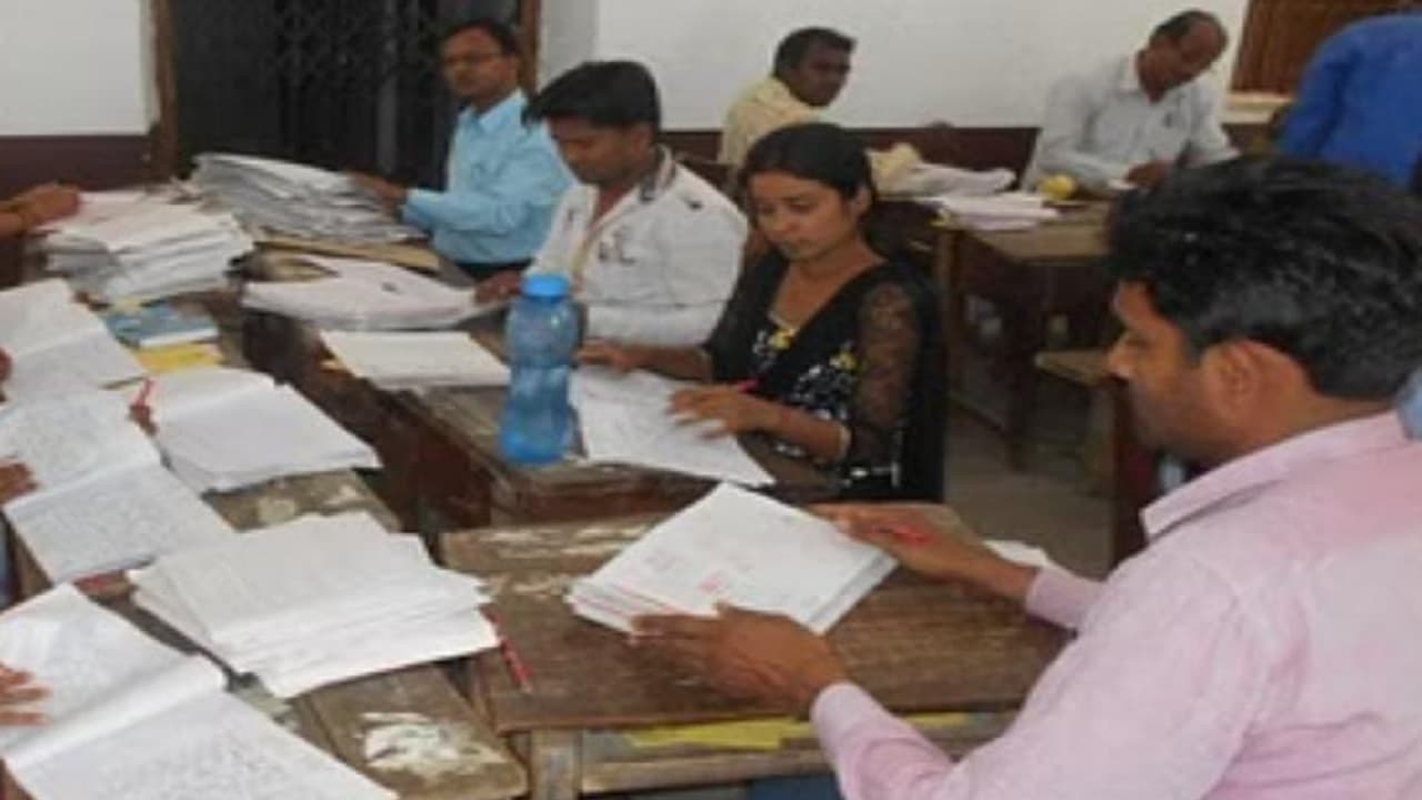 बरेली के 4 केंद्रों पर यूपी बोर्ड की कापियों का मूल्यांकन शुरू, पुलिस के साथ खुफिया टीमों की निगाह