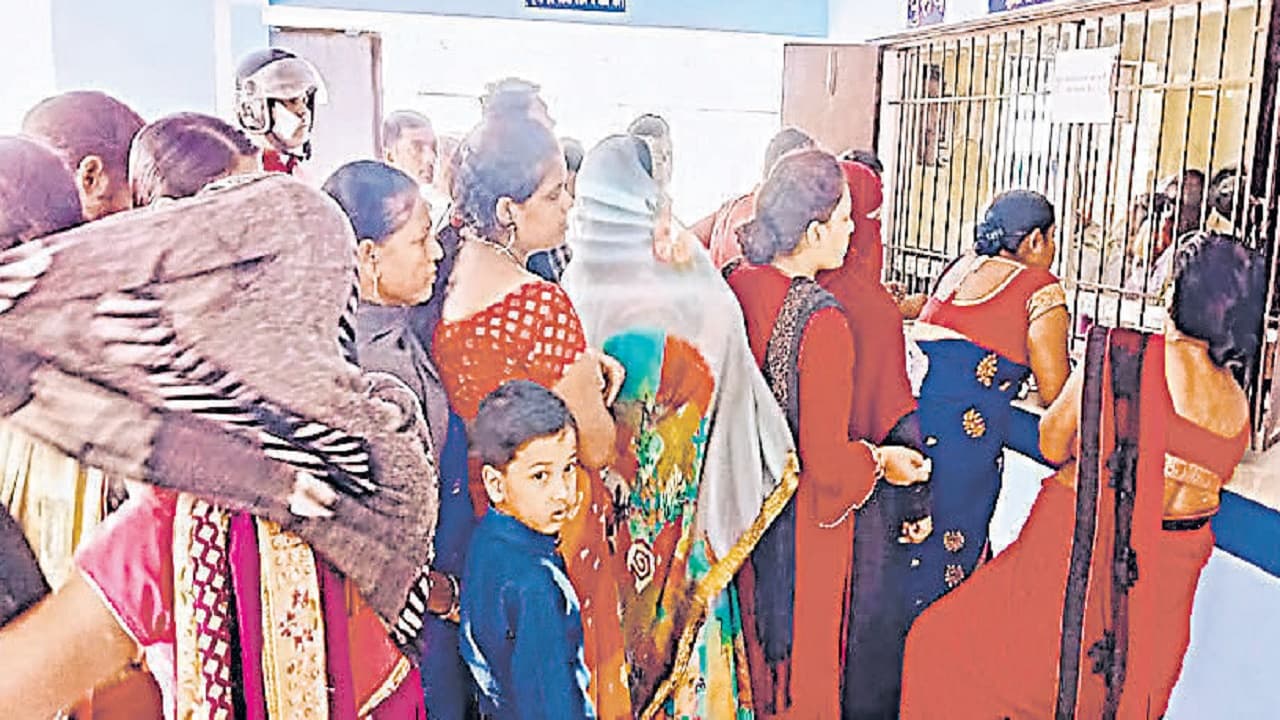बिहार में अब तेजी से हो रहा बदलाव, कई जिलों में कोहरे ने दी दस्तक, वायरल बीमारी की चपेट में आ रहे लोग बिहार में अब तेजी से हो रहा बदलाव, कई जिलों में कोहरे ने दी दस्तक, वायरल बीमारी की चपेट में आ रहे लोग
