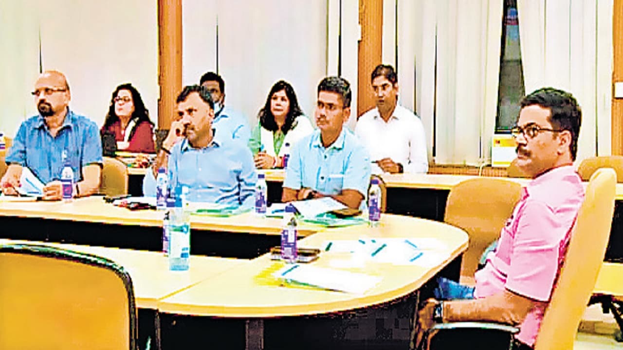 हैरान करने वाला मामला: मरीज के पेट में फंसा शीशे का ग्लास, ऑपरेशन के बाद डॉक्टरों ने बनाया नया मलद्वार