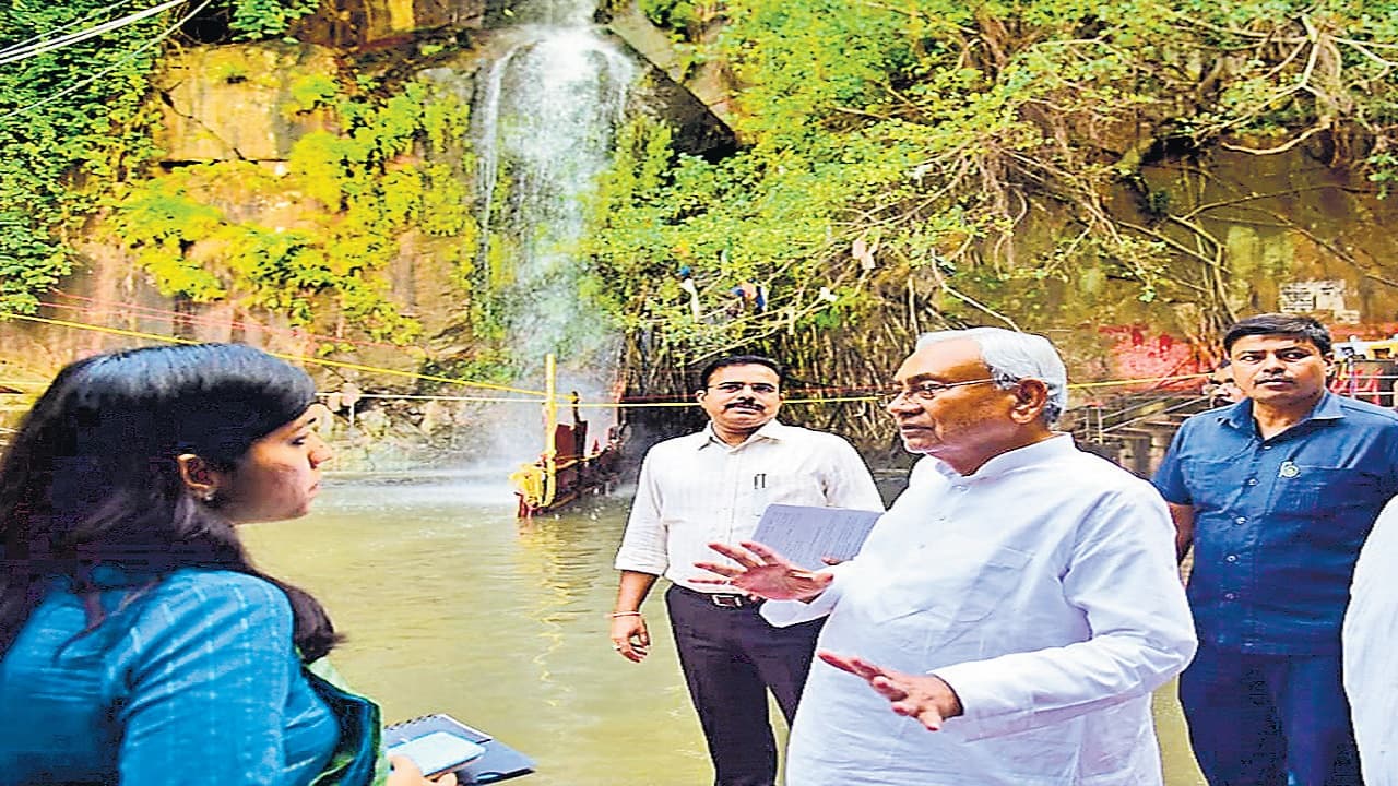 नवादा का ककोलत जलप्रपात पहुंचना होगा पर्यटकों के लिए सुगम, नीतीश कुमार ने दिये एक्सीलेटर लगाने के निर्देश
