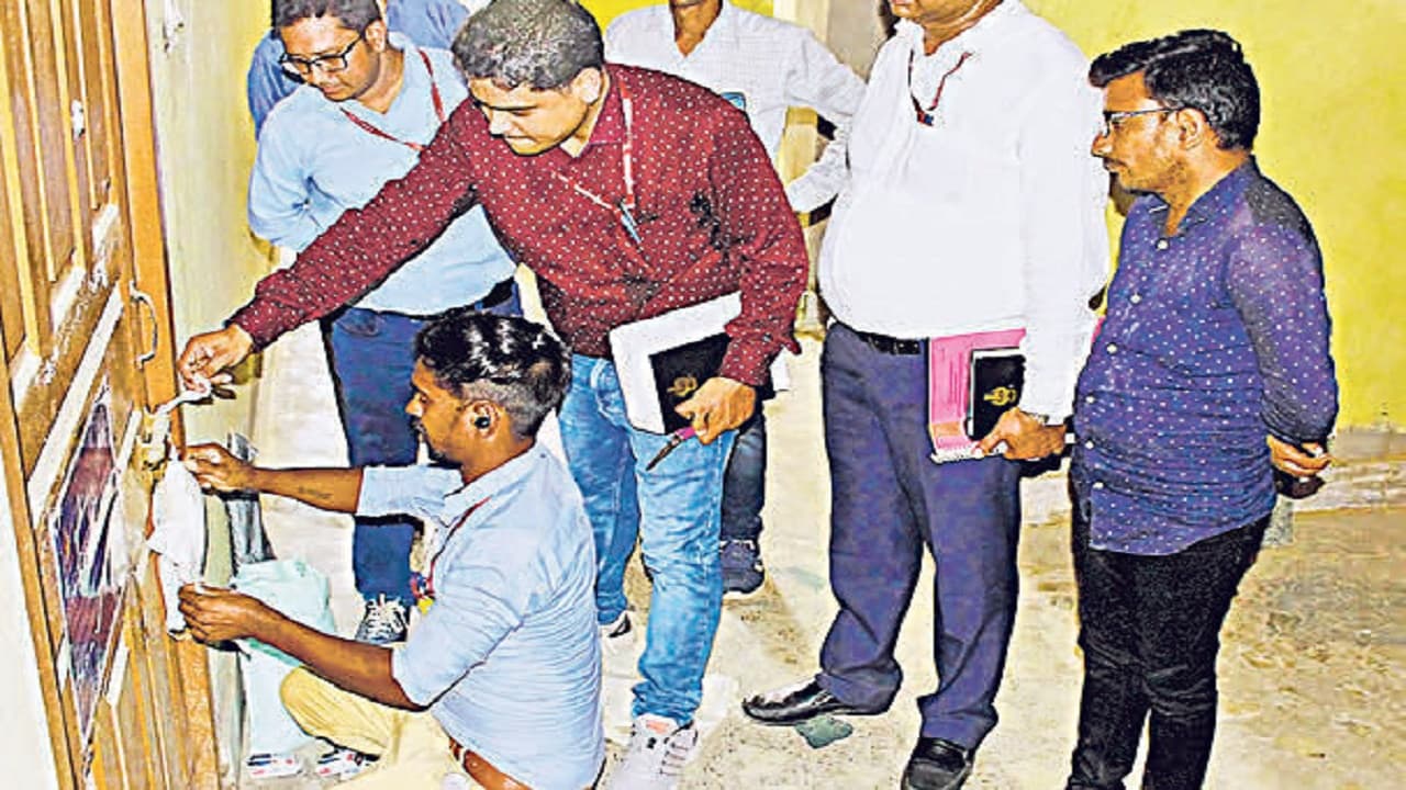 बेगूसराय में विद्यालय प्रबंधन की बड़ी लापरवाही, मध्याह्न भोजन की गर्म दाल में गिरी छात्रा, हालत गंभीर