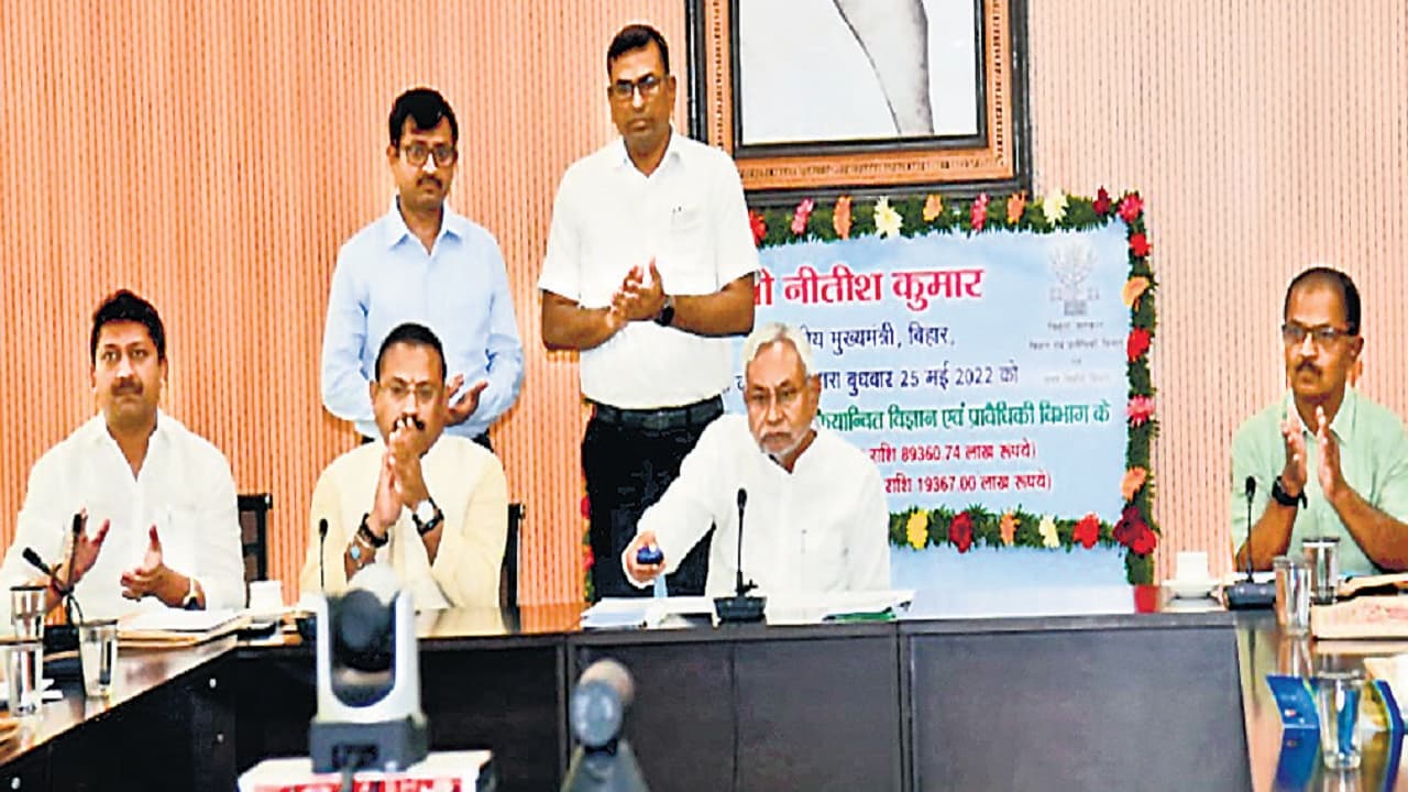 सीएम नीतीश कुमार ने 22 भवनों का किया उद्घाटन, बोले- इस साल बन जाएंगे हर जिले में इंजीनियरिंग कॉलेज के भवन सीएम नीतीश कुमार ने 22 भवनों का किया उद्घाटन, बोले- इस साल बन जाएंगे हर जिले में इंजीनियरिंग कॉलेज के भवन