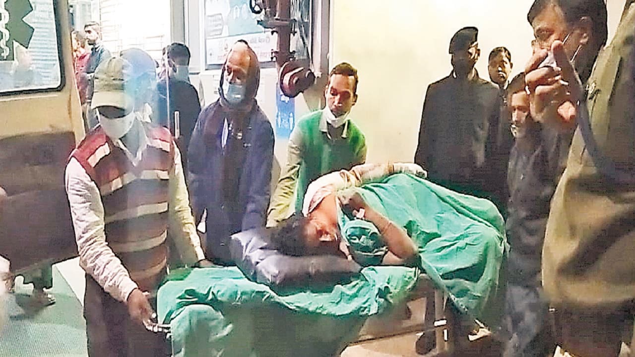 Bihar news: फॉर्च्यूनर ने बाइक में मारी टक्कर, भागने के चक्कर में महिला सिपाही को 200 मीटर सड़क पर घसीटा