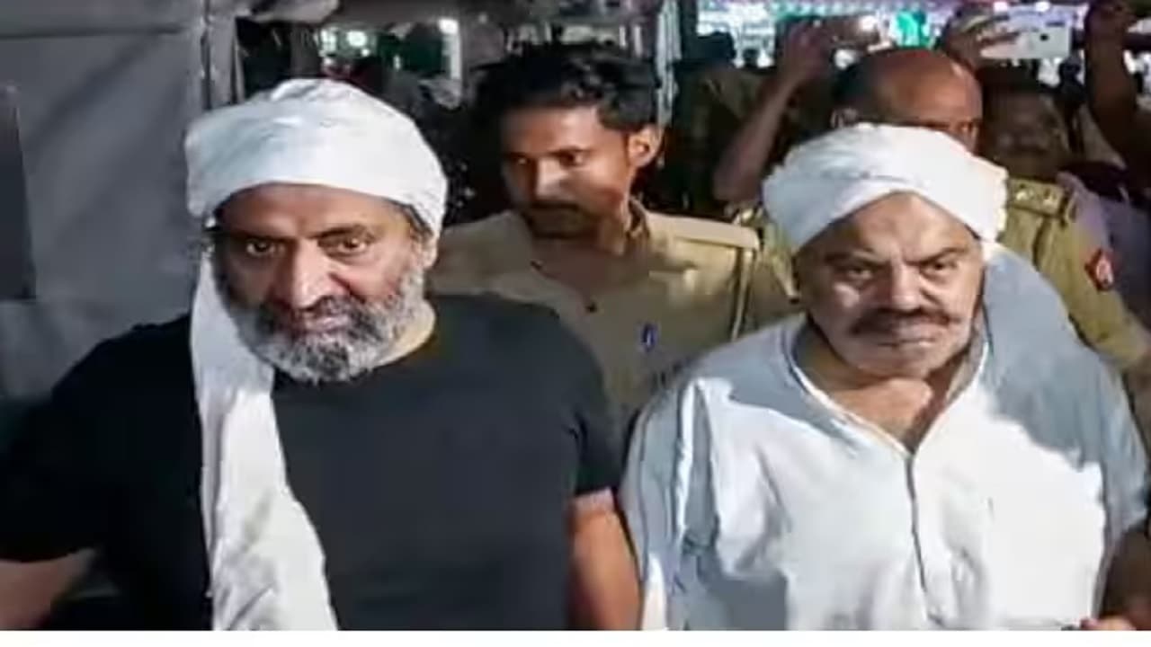 अतीक अहमद और उसके भाई असरफ की गोली मार कर हत्या, मुख्यमंत्री आवास पर बुलाई गयी हाई लेवल बैठक