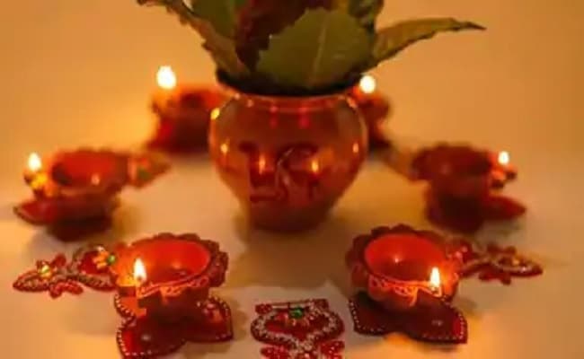 Dhanteras 2020: झाड़ू को माना जाता है माता लक्ष्मी का प्रतीक, जानिए धनतेरस पर इसकी खरीदारी करने की एक बड़ी वजह...