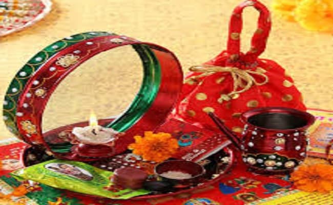 आज है करवा चौथ का व्रत, जानें आज के पंचांग में हर एक शुभ मुहूर्त और अशुभ समय...