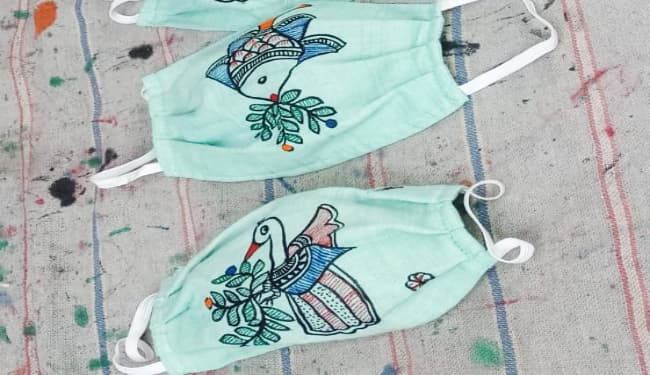 Vocal for Local : मास्क पर मधुबनी पेंटिंग और प्रकृति का अनूठा प्रयोग कर रहे मिथिला दंपती