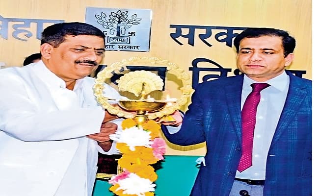 अनोखी शादी: आर्मी की वर्दी में दुल्हनिया संग रिसेप्शन में पहुंचा दुल्हा, सेना की धुन पर बैड