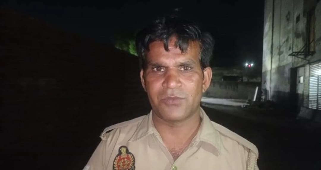 आगरा के थाने में तैनात सिपाही को इंस्पेक्टर ने डंडे से पीटा, पुलिस कमिश्नर ने जांच के दिए निर्देश
