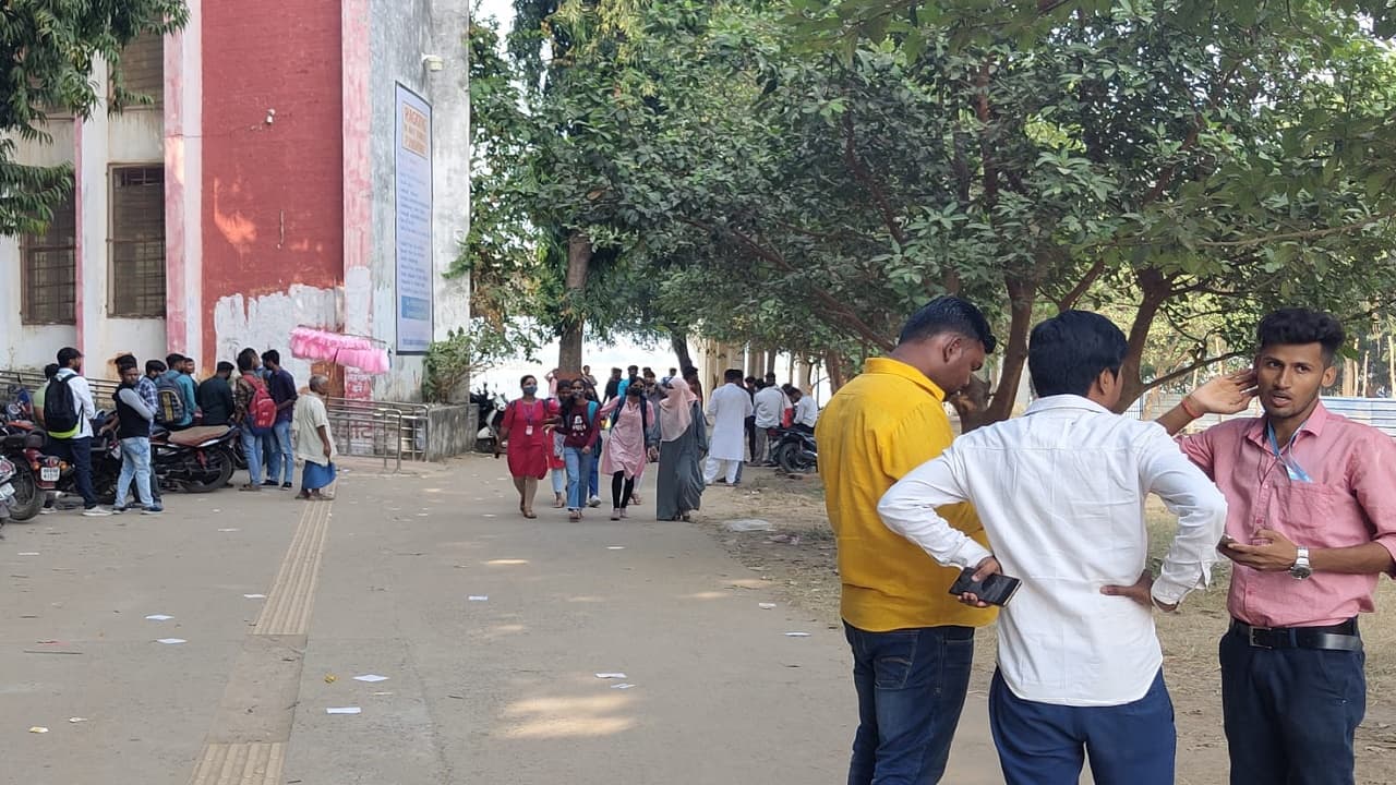 पटना यूनिवर्सिटी के छात्रनेता बांट रहे बिरयानी और खिला रहे गोलगप्पा,जीत के लिए प्रत्याशियों ने झोंकी ताकत