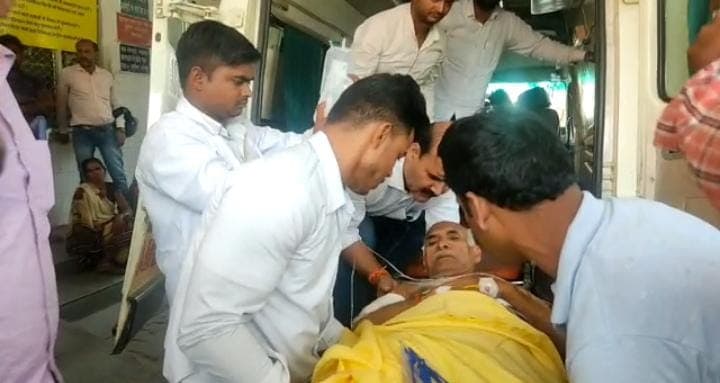 गोरखपुर में पूर्व प्रधान को गोली मारने के मामले में सब इंस्पेक्टर और सिपाही सस्पेंड, SSP ने बैठाई विभागीय जांच