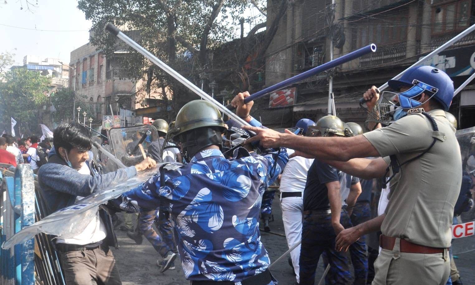 पुलिसिया कार्रवाई में घायल मैदुल की कोलकाता में मौत, ममता पर हमलावर हुए वामदल और कांग्रेस