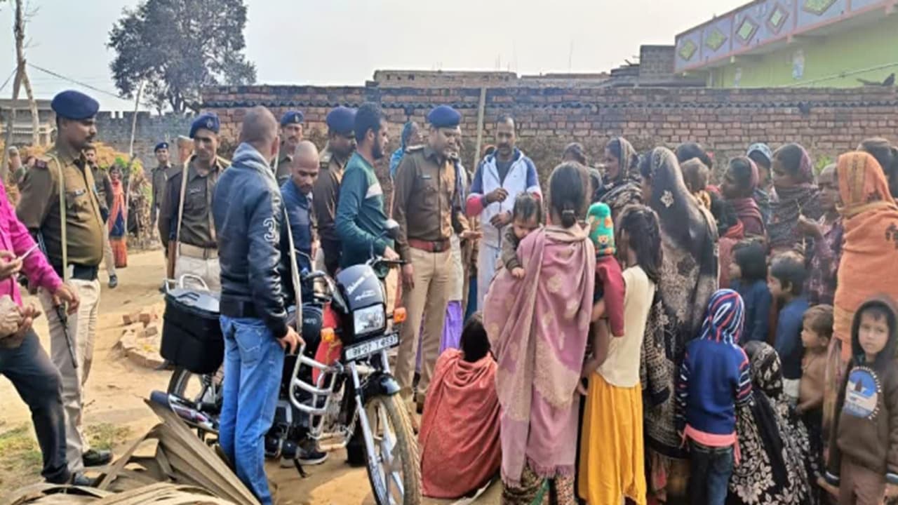 बिहार: नवादा में बदमाशों ने की अधेड़ की हत्या, घर से महज चार सौ मीटर की दूरी पर मिला शव