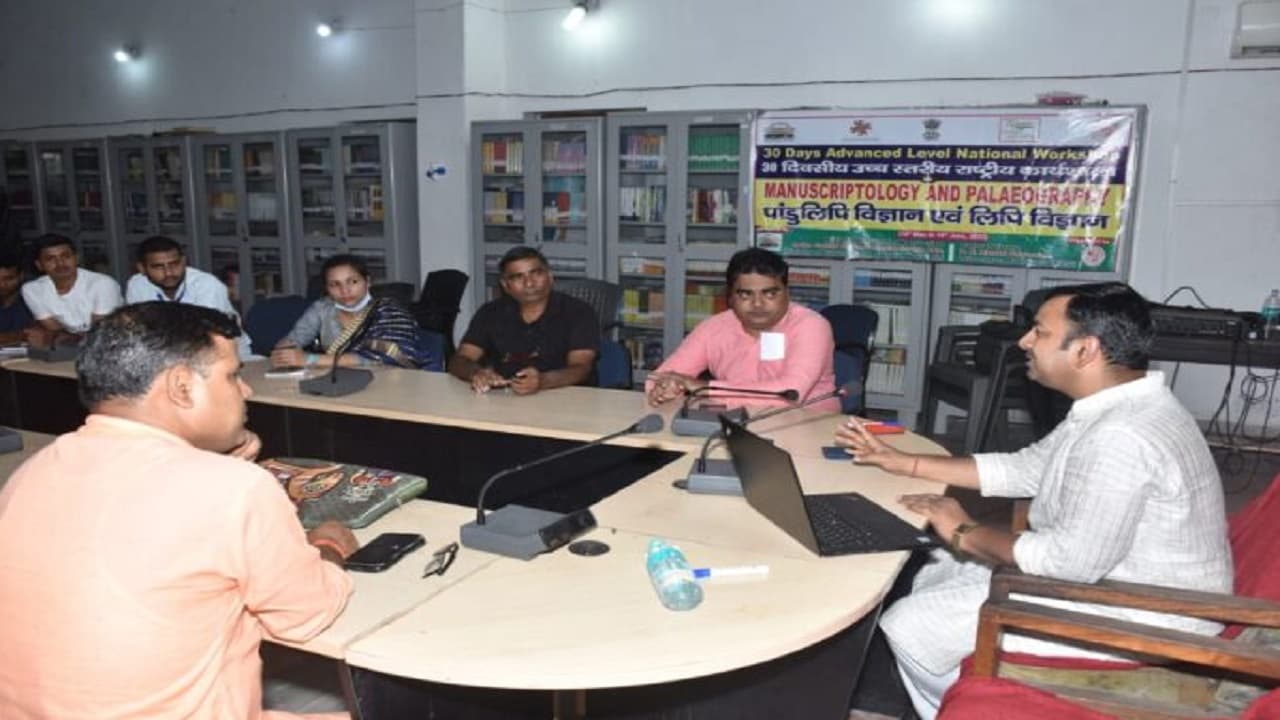 Bihar News: संस्कृत केवल पूजा-पाठ की नहीं बल्कि ज्ञान-विज्ञान की भी भाषा: डॉ. ठाकुर शिवलोचन