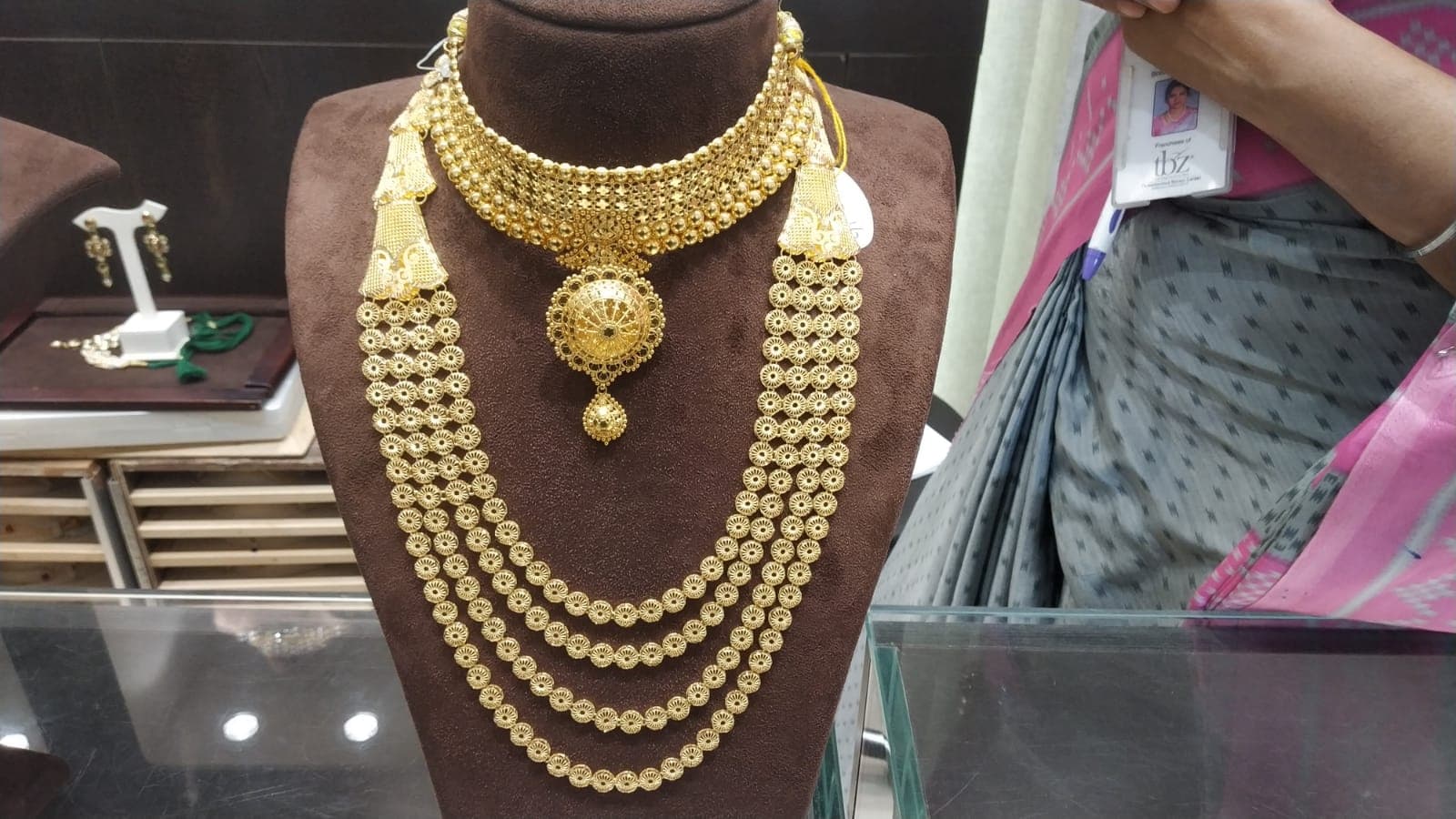 धनतेरस पर होगी धन की वर्षा, महंगाई के बाद भी पटना के आभूषण दुकानों में बढ़ी रौनक, बुकिंग शुरू