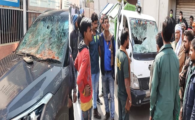 Bihar Board Exam: छात्रों ने जमकर चलाया ईंट-पत्थर, आम पब्लिक को दौड़ा-दौड़ा कर पीटा, वीडियो फुटेज के आधार पर उपद्रवियों की हो रही पहचान