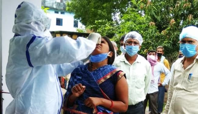 दोबारा संक्रमित हो रहे कोरोना निगेटिव मरीज, बैंककर्मी, पुलिस जवान, व्यवसायी, शिक्षक, स्वास्थ्यकर्मी व बिना मास्कवाले हो रहे संक्रमित