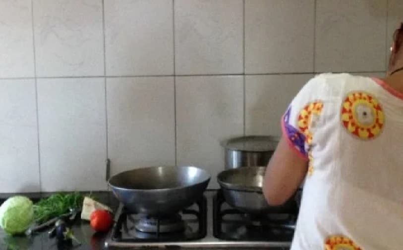 बचत खत्म, वेतन बंद अब खर्च चलाना मुश्किल