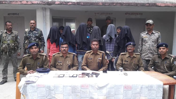 सड़क लूट की घटना में शामिल छह अपराधियों को जेल, दो अब भी फरार