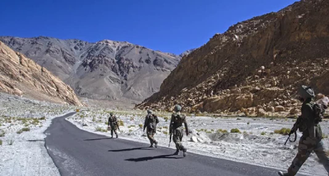 भारतीय सीमा में पकड़े गये चीनी सैनिक के पास था स्टोरेज डिवाइस, जानें और क्या क्या मिला