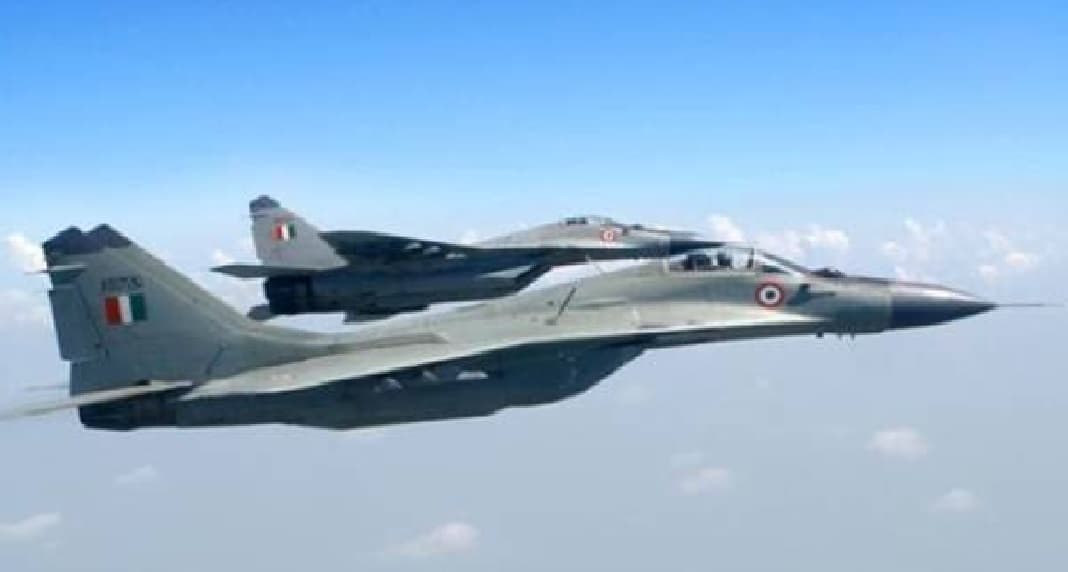 चीनी सीमा पर भारतीय सेना ने दिखायी ताकत, पर वायुसेना के विमानों का युद्धाभ्यास