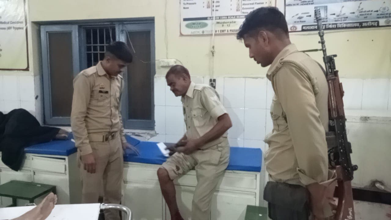 अलीगढ़ में आवारा कुत्ते ने किया हमला, पुलिसकर्मी का पैर काटकर किया लहूलुहान