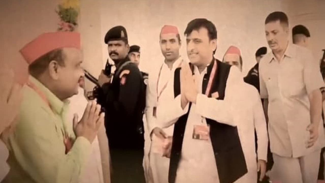 बरेली में भाजपा के कैंपेन सॉन्ग से सपाई खफा, माफिया अतीक-मुख्तार की फोटो पर जताया ऐतराज