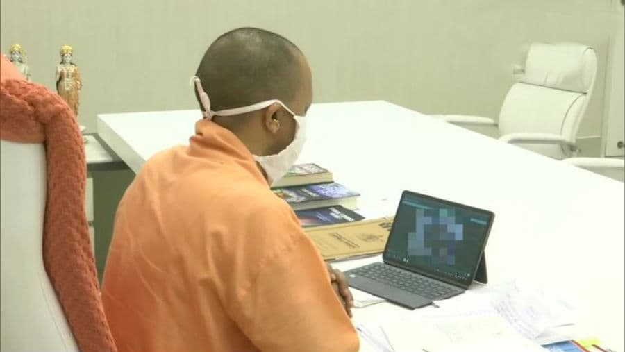 हाथरस पीड़िता के परिवार वालों को मिलेगा 25 लाख मुआवजा, मकान और सरकारी नौकरी