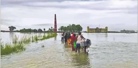 Flood in Bihar : मोतिहारी में तिलावे नदी का बांध टूटा, कई एकड़ खेतों में फैला बाढ़ का पानी