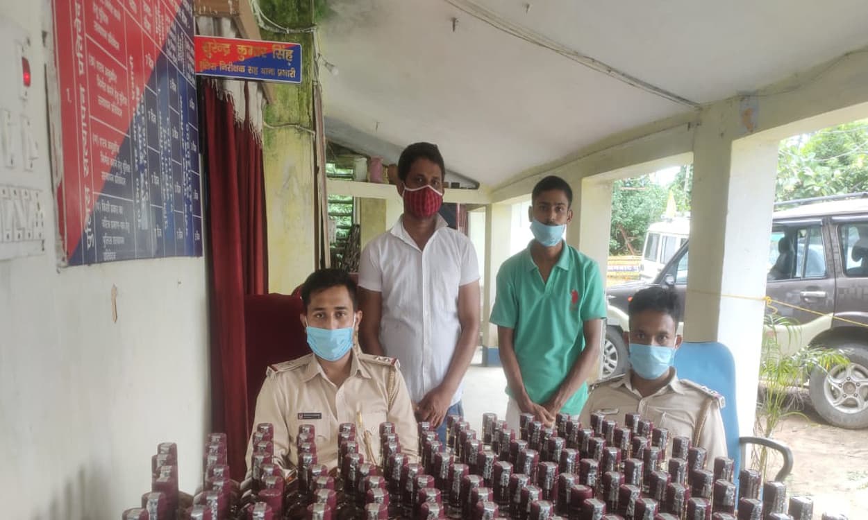 अवैध शराब का कारोबार : आसनसोल से विदेशी शराब लेकर पटना जा रहे दो युवक गिरफ्तार