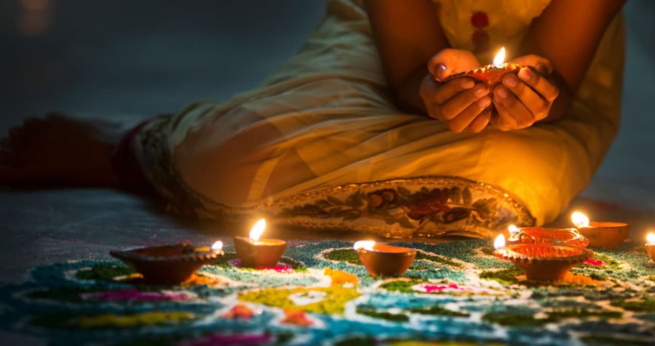 Diwali 2020 Pujan Samagri, Puja Vidhi, Muhurat : दिवाली पर सही मुहूर्त में करें लक्ष्मी-गणेश की पूजा तो विघ्न दूर होंगे और धन की वर्षा होगी