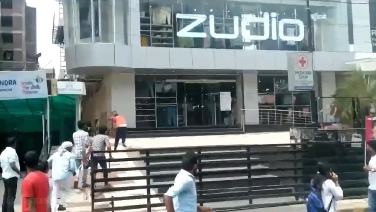 पटना के वन माल पर पथराव, मसौढ़ी में फायरिंग, फतुहा में एंबुलेंस पर हमला,जाप कार्यकर्ताओं ने किया तोड़फोड़