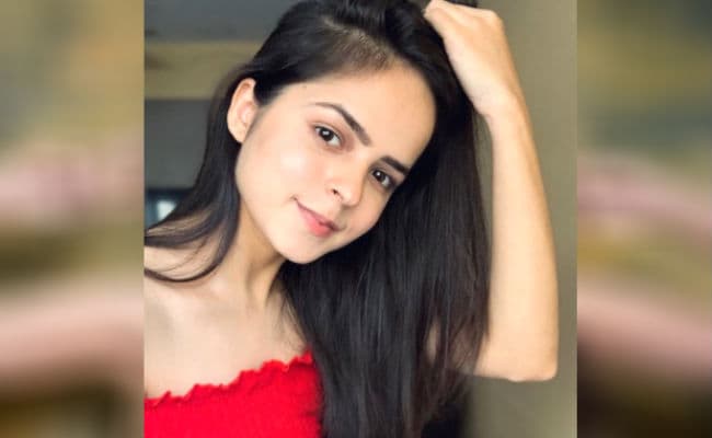 Taarak Mehta Ka Ooltah Chashmah : भिड़े की बेटी 'सोनू' ने समुद्र किनारे दिए यूं पोज, हॉट अंदाज देख फैंस हुए घायल