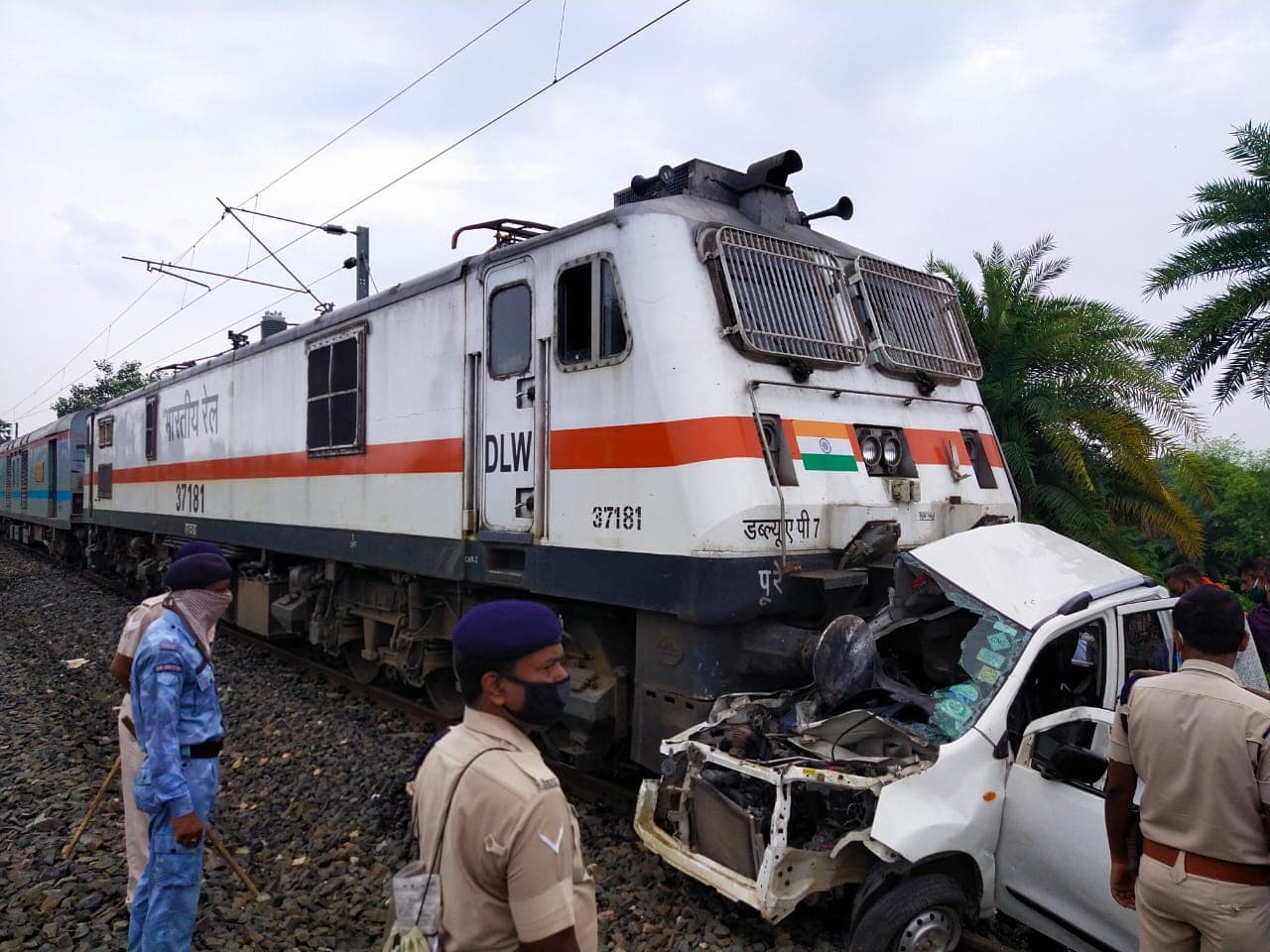 पटना में जनशताब्‍दी एक्‍सप्रेस और कार में हुई भीषण टक्कर, एक ही परिवार के तीन सदस्यों की मौत