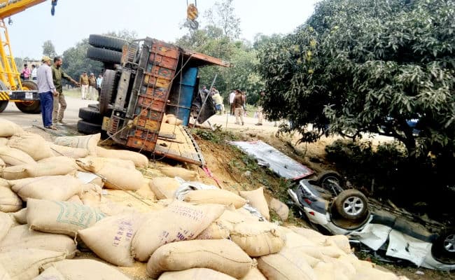 भागलपुर में ट्रक ने पुलिस जीप को मारी टक्कर, दो होमगार्ड जवान समेत चार लोगों की मौत