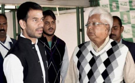 जगदानंद और तेज प्रताप के बीच धर्मसंकट में फंसे लालू,पार्टी और परिवार को बचाने की चुनौती