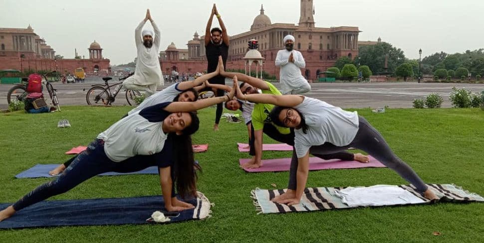 योग दिवस पर हेल्दी इंडिया की मुहिम, भारत और दुनिया को ‘योग की शक्ति’ बता रहा भारतीय योग संस्थान