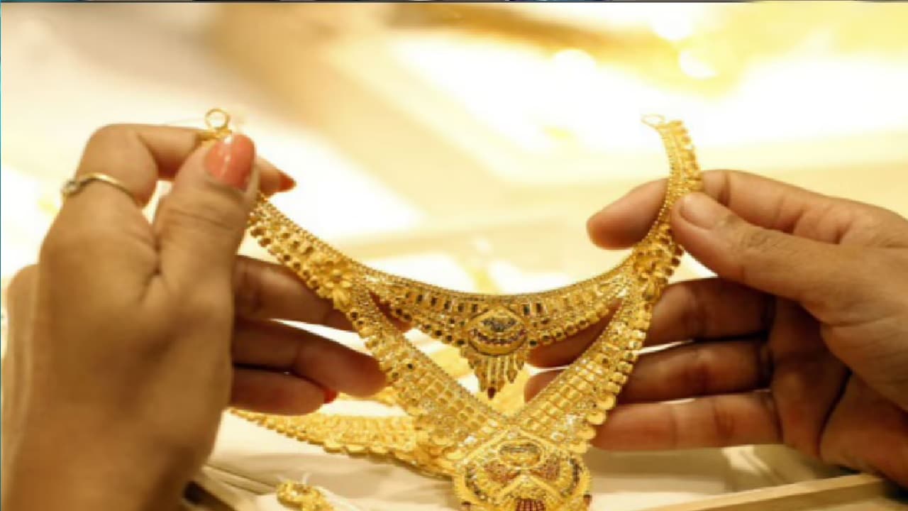 Gold-Silver Price Today:   सोने की कीमत में तेजी, चांदी की चमक फिर पड़ी फिकी