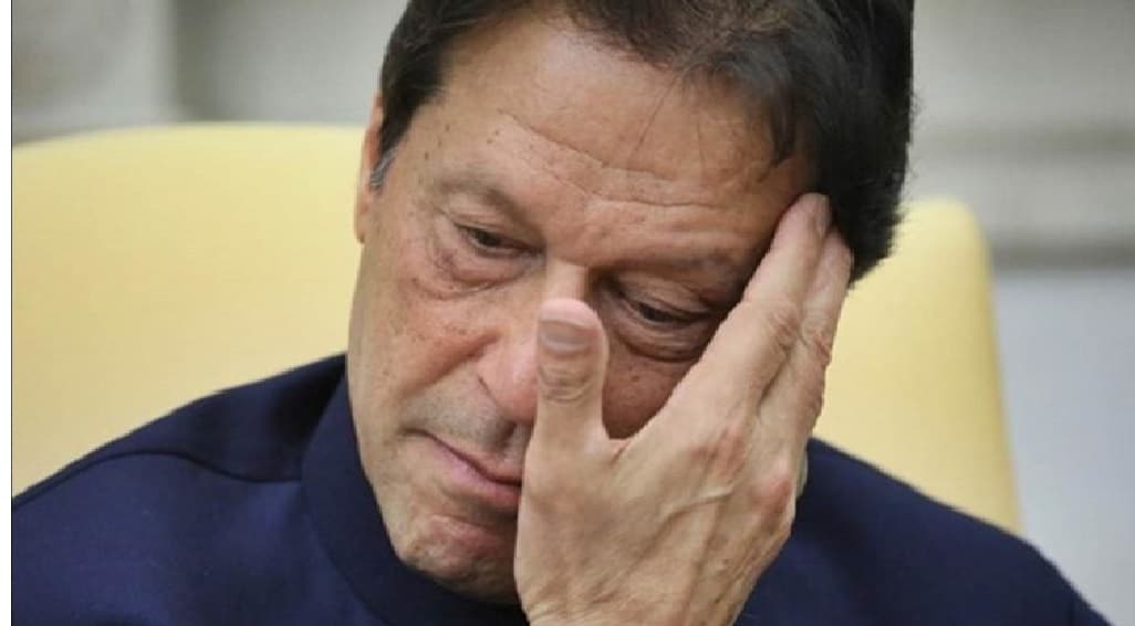 सेना की गिरफ्त में पाकिस्तान