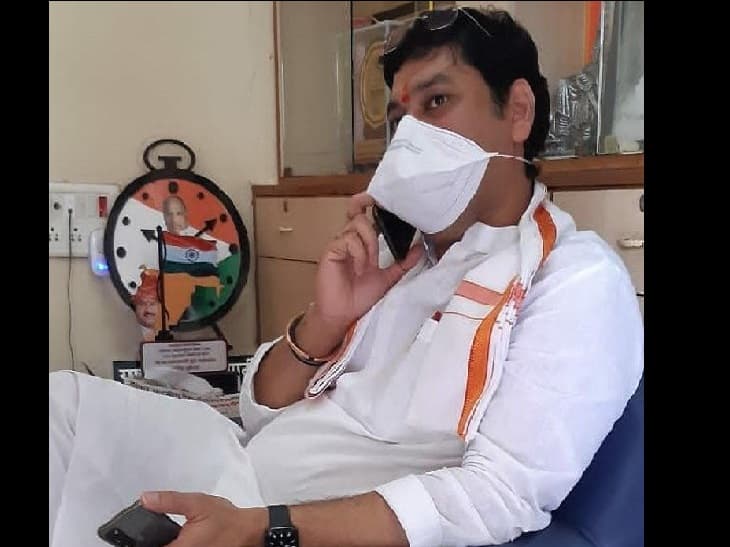 महाराष्ट्र के मंत्री धनंजय मुंडे कोरोना वायरस से संक्रमित