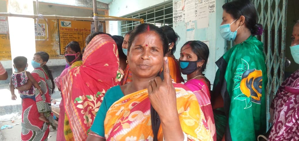 पांचवे चरण का मतदान संपन्न, छिटपुट हिंसा के बीच हुई बंपर वोटिंग, दांव पर दिग्गजों की प्रतिष्ठा