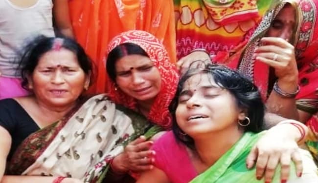 गंगा स्नान के दौरान इकलौते भाई को डूबने से बचाने गयी किशोरी की मौत, भाई ने भी दम तोड़ा